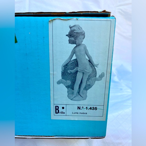 NEW - in Box, Lladro No. 1435 Luna Nueva (retired 1987) perfect condition,$300. - Picture 8 of 8